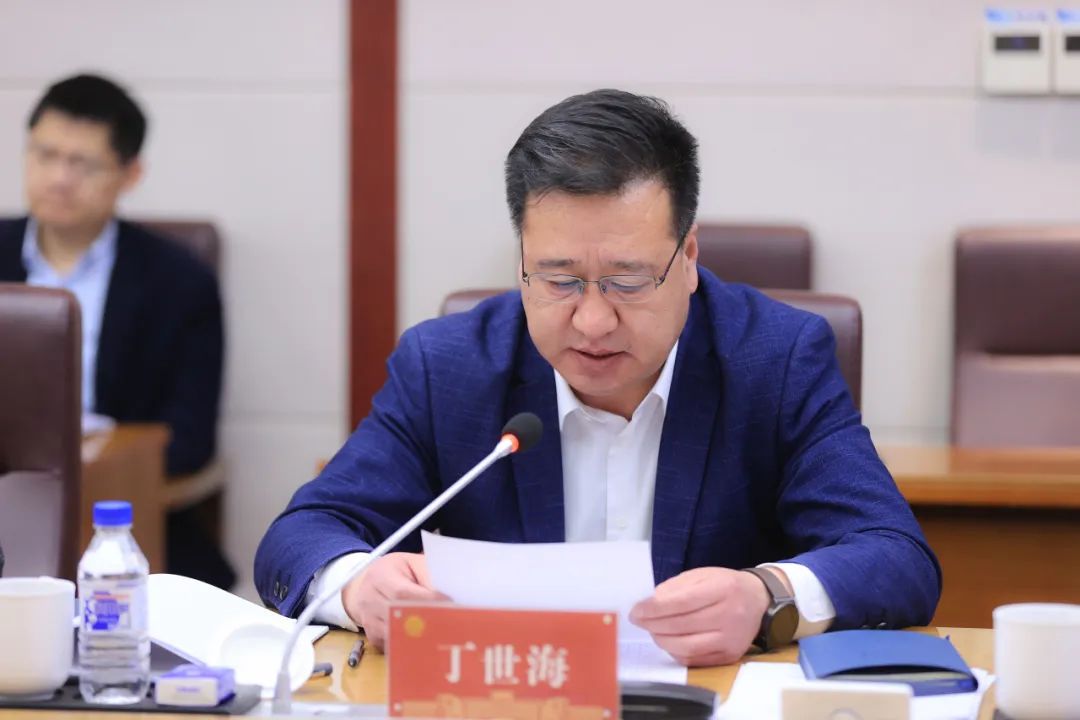 吉林大学召开党委理论学习中心组专题会议学习研讨习近平总书记重要讲话精神